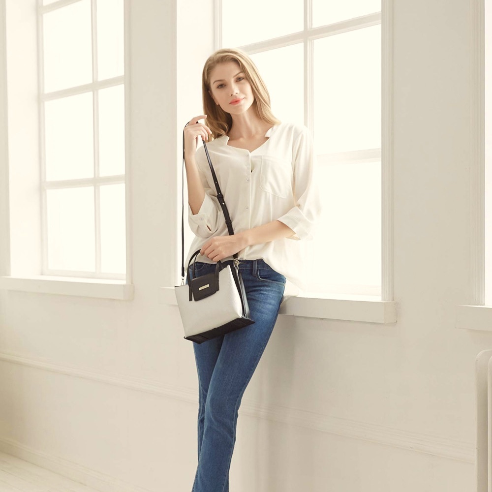 SHOMICO Pocketed Purse ; Silvers Purse